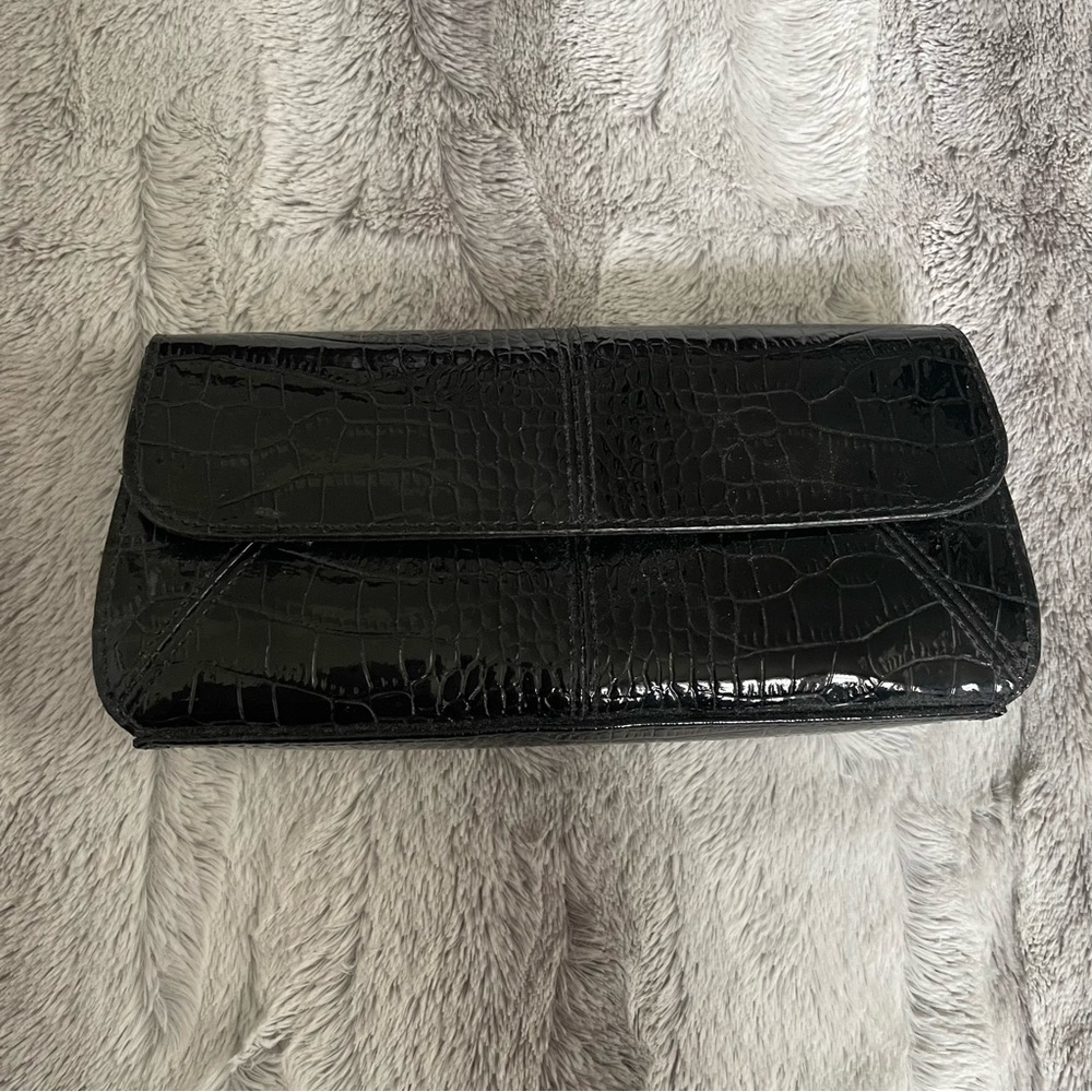Liz Claiborne | Black alligator-like clutch purse